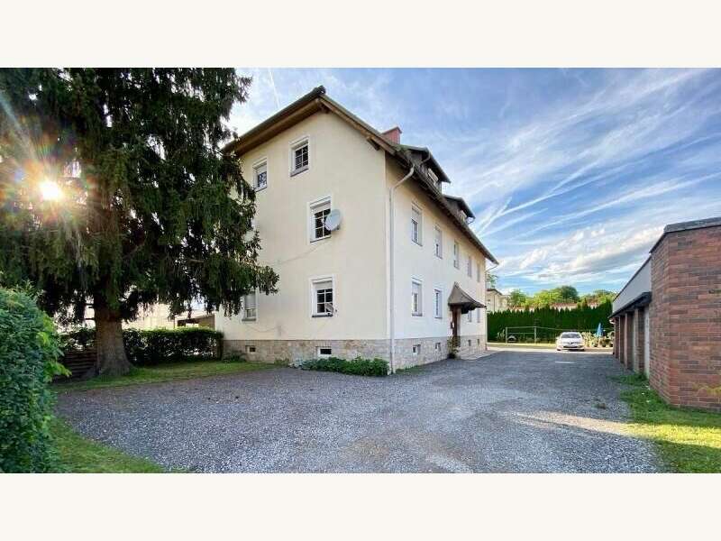 Dachgeschosswohnung : Außenansicht Außenansicht