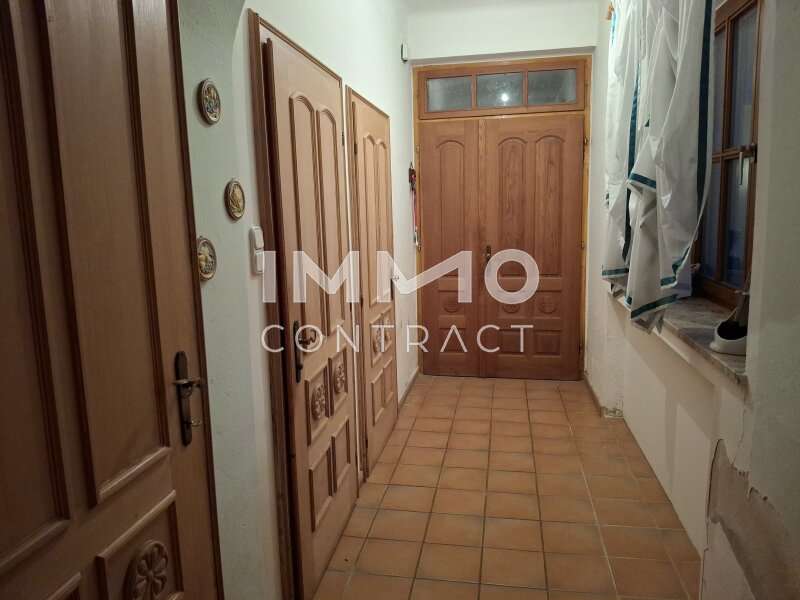 Zugang zur neben Gebäude