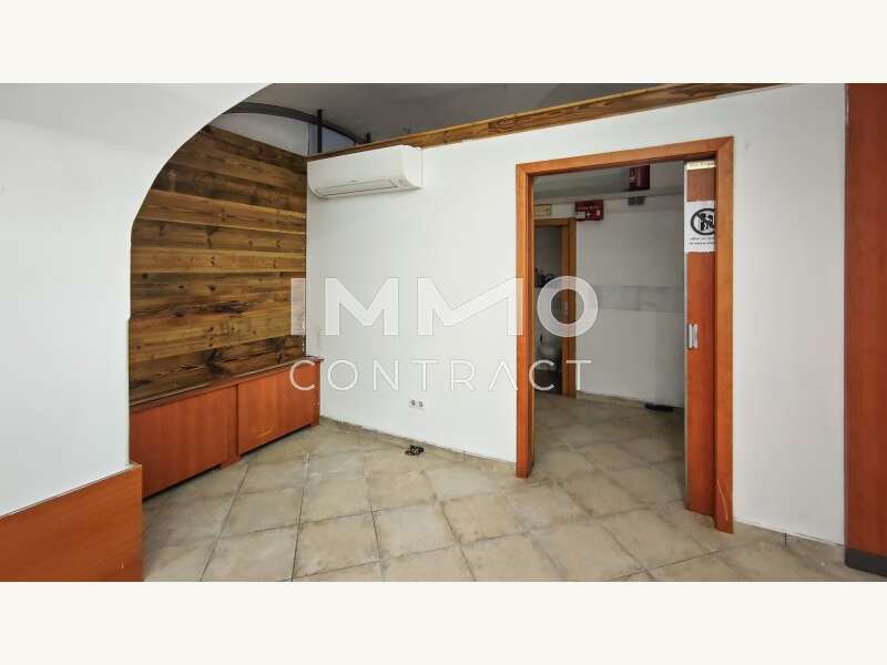 Verkaufsraum mit Zugang zum abgetrennten Bereich