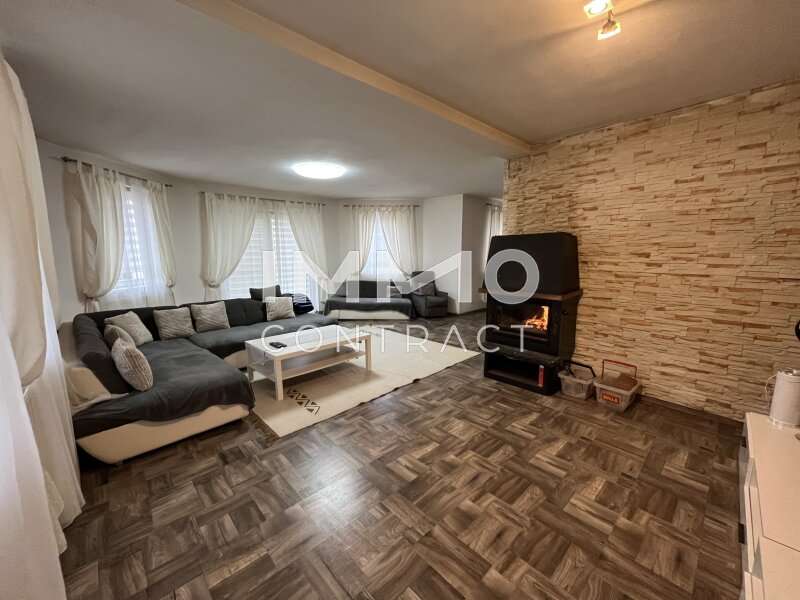 Einfamilienhaus Loimersdorf: Wohnbereich mit Kamin Wohnbereich mit Kamin