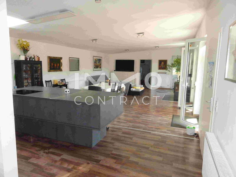 Riesig  67m²