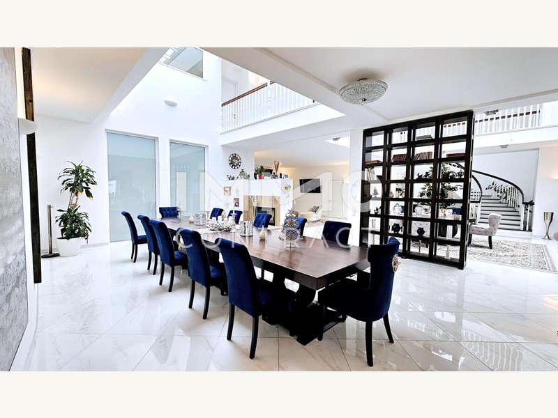 Villa Pfaffstätten: Essen Ri Halle 1 Essen Ri Halle 1