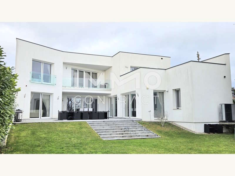 Villa Pfaffstätten: Gartenseite Gartenseite