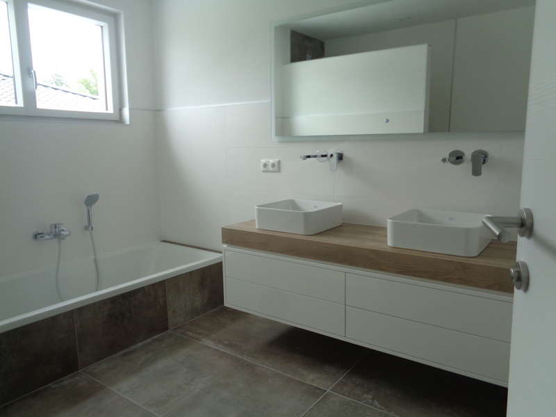 Badewanne, Dusche und Fenster