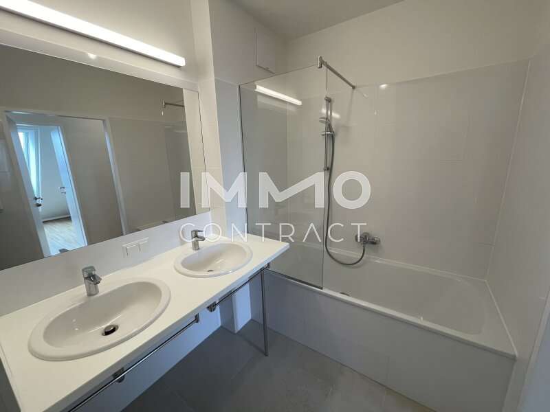 Dachgeschosswohnung Wien: Bad mit Badewanne Bad mit Badewanne