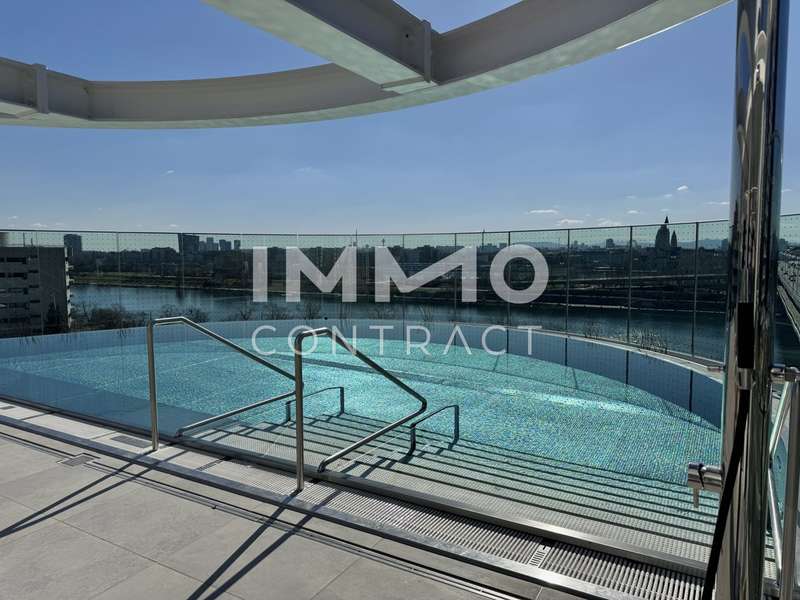 Mietwohnung Wien: Ganzjährig beheizter Pool Ganzjährig beheizter Pool