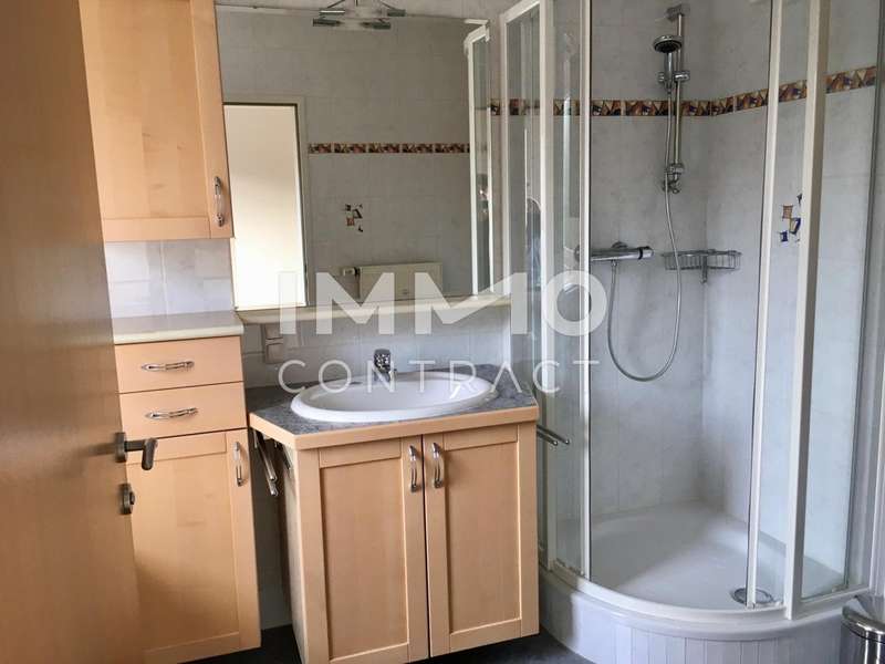 Dachgeschosswohnung Thalheim Bei Wels: Badezimmer Badezimmer
