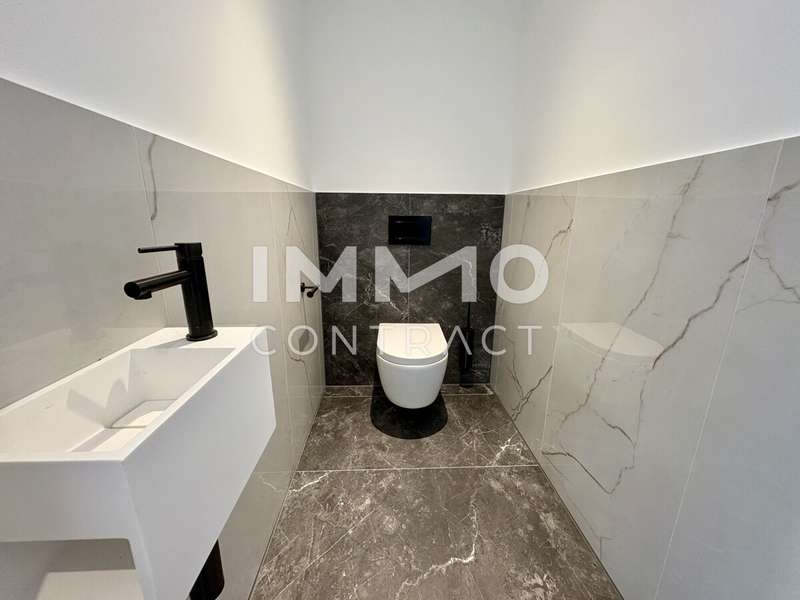 WC mit Handwaschbecken