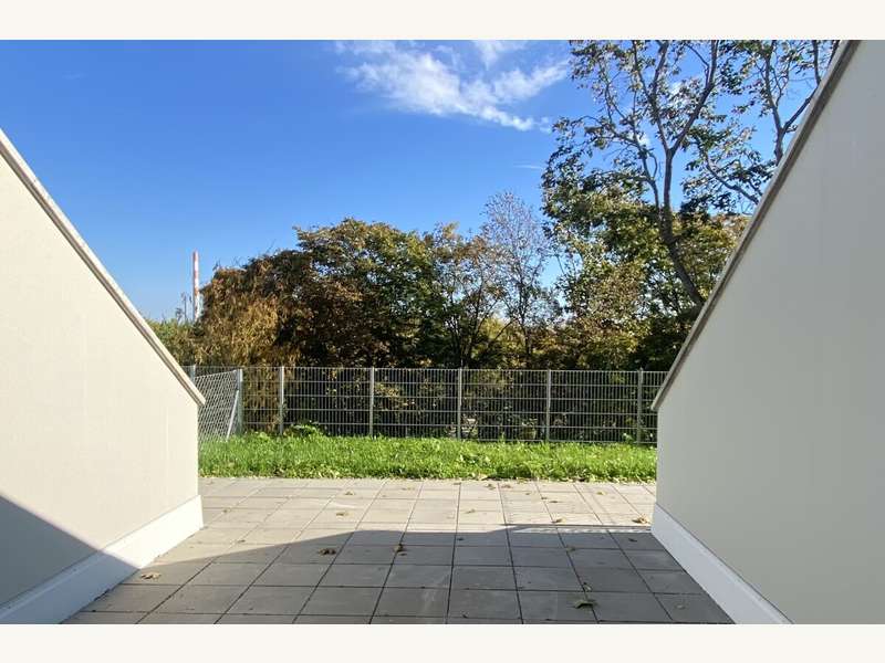 Terrasse auf Gartenebene