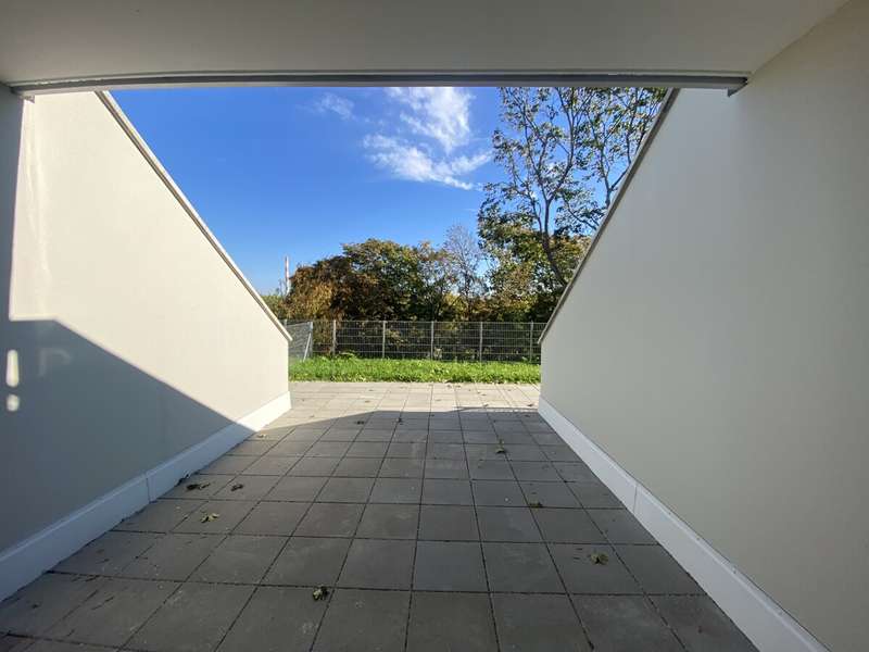 Terrasse auf Gartenebene