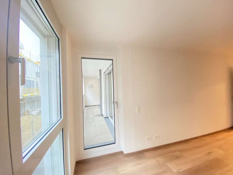 Schlafzimmer 1 Zugang zur Loggia