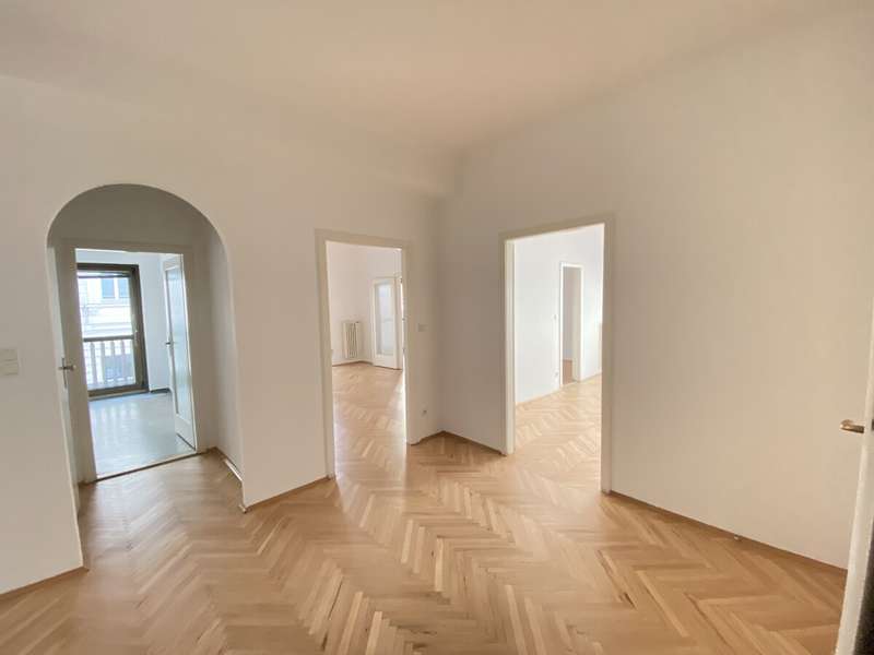 Blick zu den Zimmern 