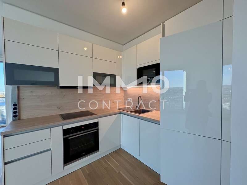 Hochwertige Küche mit Siemens-Geräten (Detail)