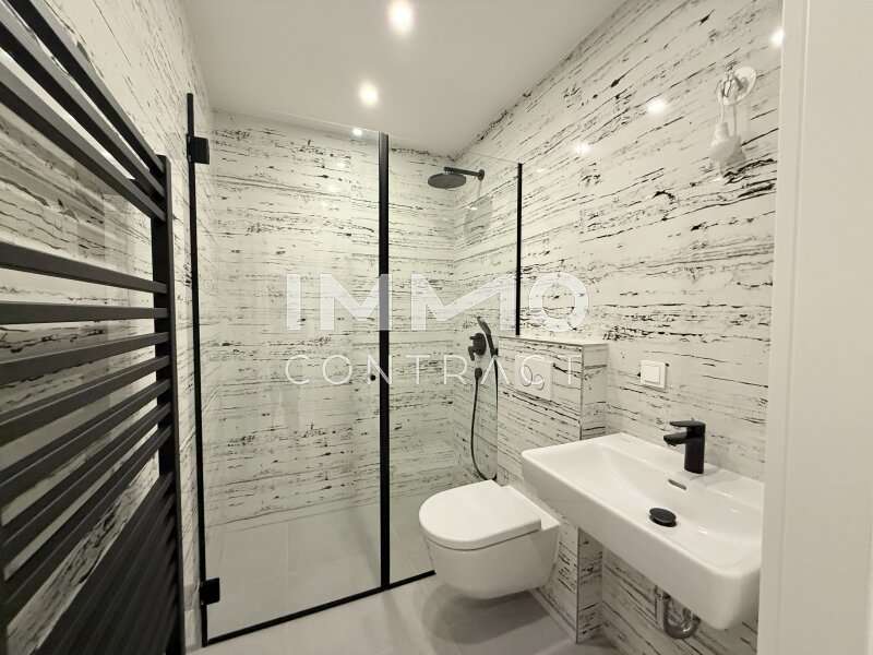 Dachgeschosswohnung Wien: Bad im Schlafzimmer Bad im Schlafzimmer