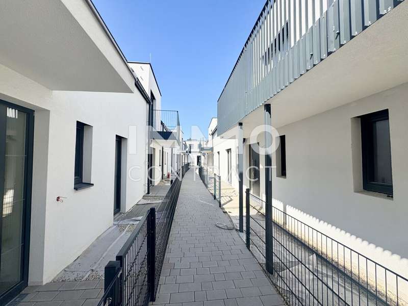 Eigentumswohnung Wien: Gang Richtung Haus 1 Gang Richtung Haus 1