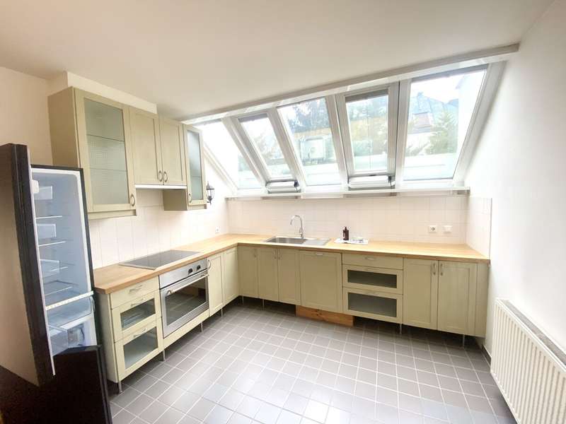 Dachgeschosswohnung Wien: Küche mit Wintergarten Feeling Küche mit Wintergarten Feeling