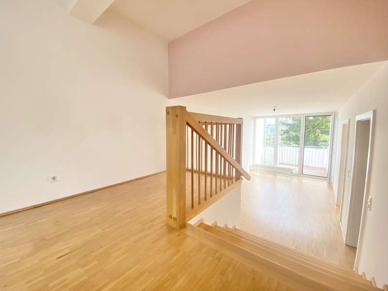 Dachgeschosswohnung Wien: Blick in den Wohnbereich Blick in den Wohnbereich