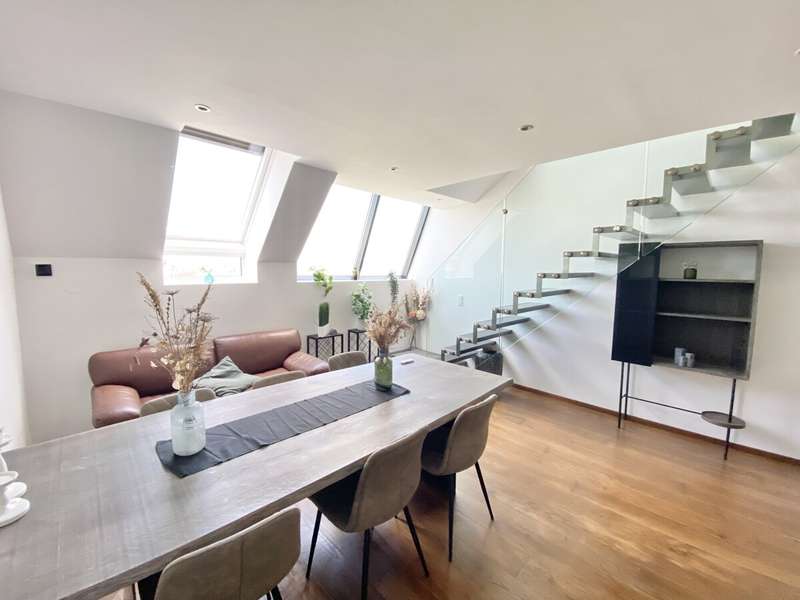Dachgeschosswohnung Wien: Wohnzimmer mit Aussicht Wohnzimmer mit Aussicht