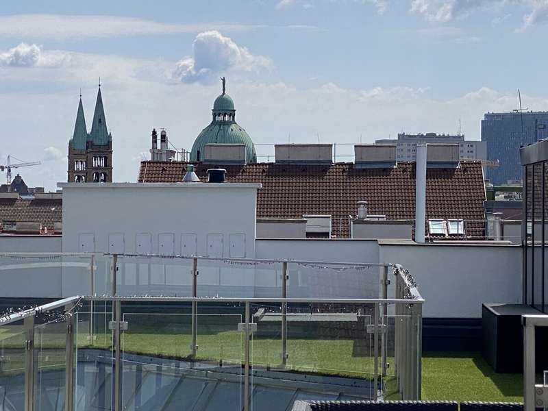 Dachgeschosswohnung Wien: Kirchturm in der Nähe Kirchturm in der Nähe