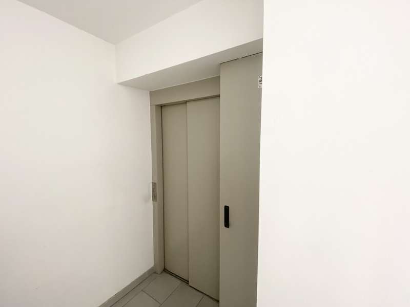 Dachgeschosswohnung Wien: Lift mit Schlüssel Lift mit Schlüssel