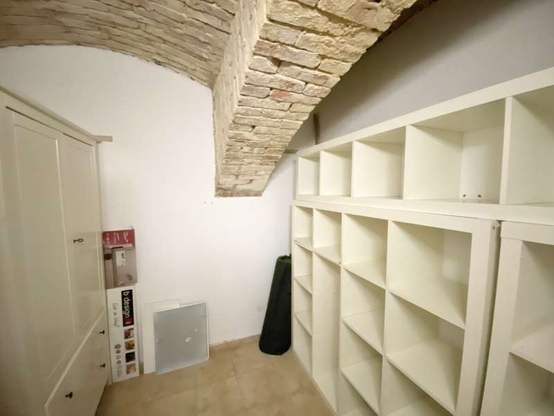 Dachgeschosswohnung Wien: 8 m² Gewölbekeller 8 m² Gewölbekeller