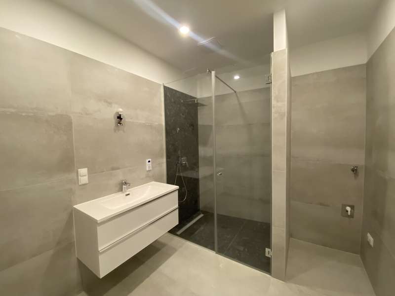 Badezimmer mit Dusche 