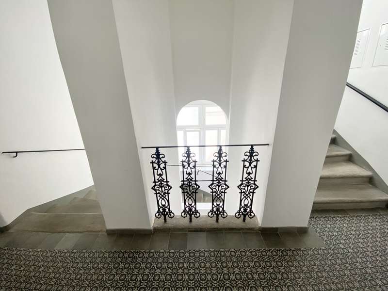 Schönes Stiegenhaus und Lift