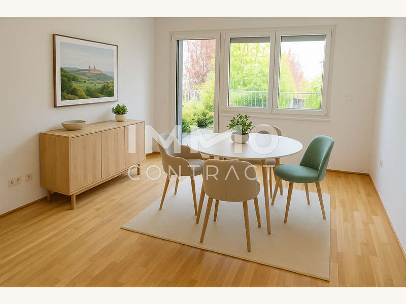 Minimalist Essbereich mit Naturblick