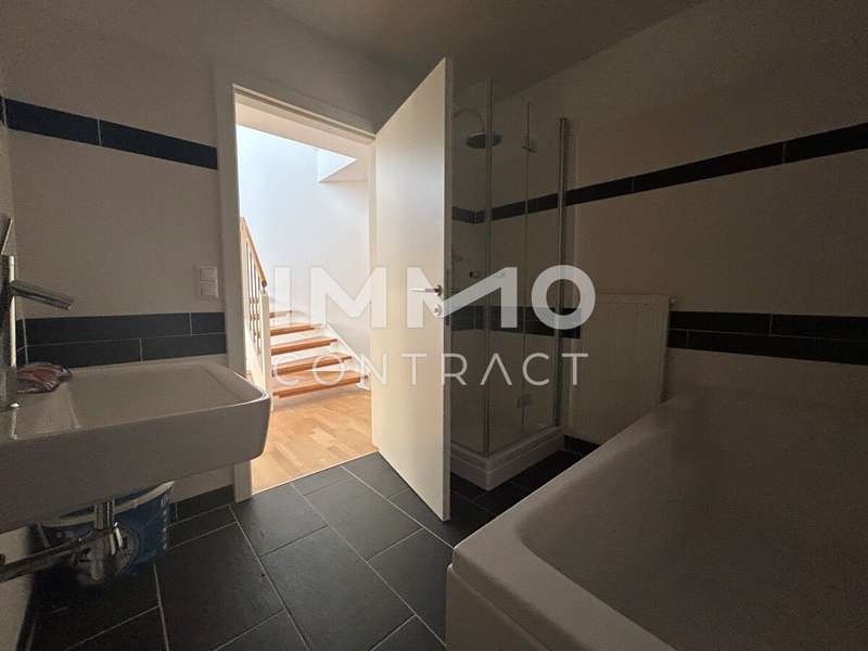 Dachgeschosswohnung Wien: Badezimmer Badezimmer