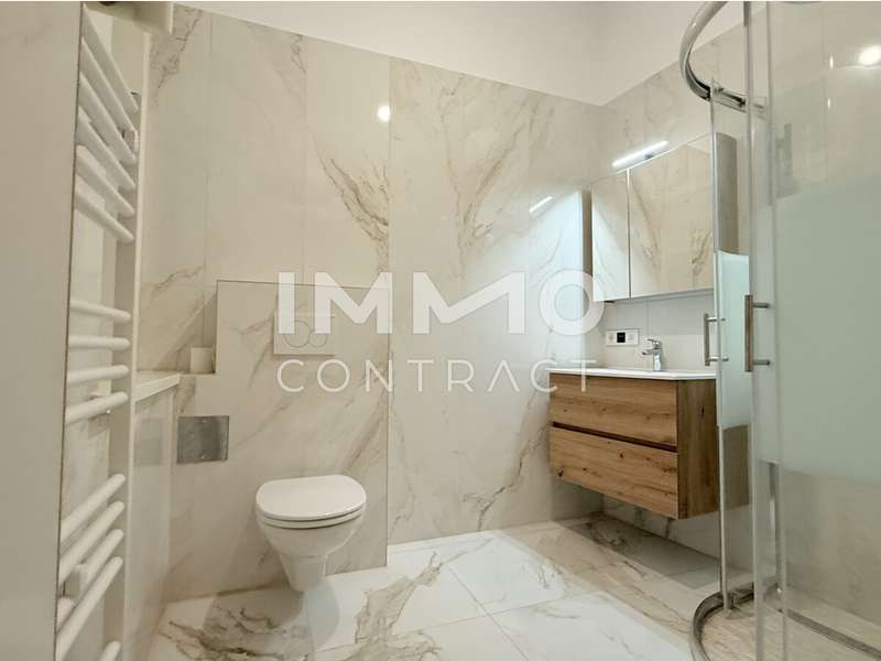 Badezimmer mit Dusche