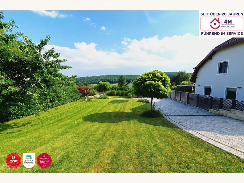 Garten und Einfahrt - Blick Richtung Süden