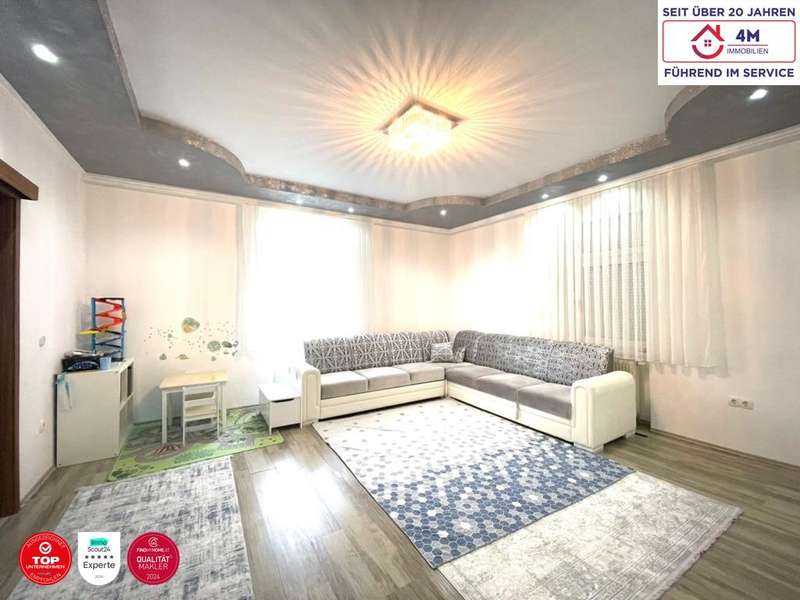 Mehrfamilienhaus Bad Vöslau: 4m-Immobilien 4m-Immobilien