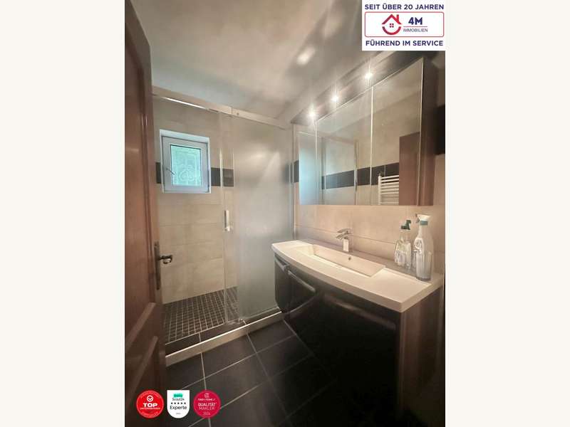Reihenhaus Neutal: Badezimmer Badezimmer