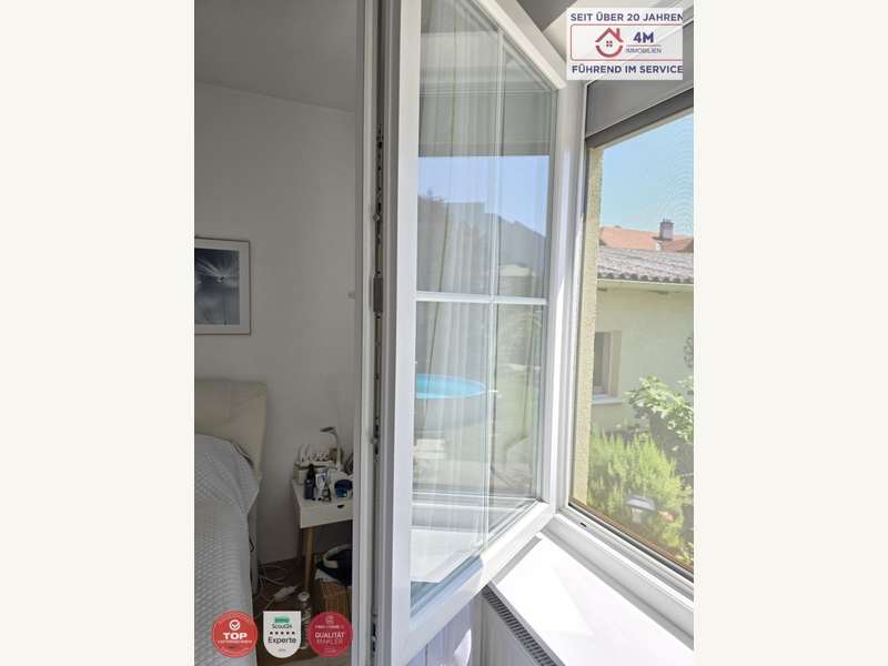 Fenster mit Sonnenschutz