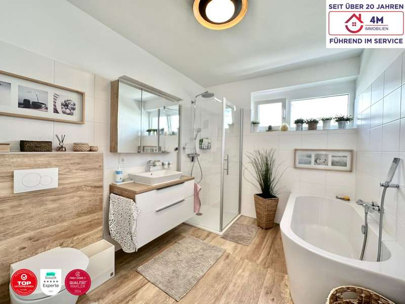 Reihenhaus Bad Fischau: Badezimmer Badezimmer