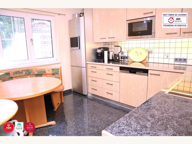 Einfamilienhaus Wien: Küche mit Esstisch Küche mit Esstisch