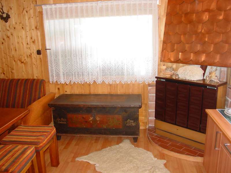 Ferienhaus Langenlebarn-Oberaigen: Wohnbereich mit Ofen Wohnbereich mit Ofen