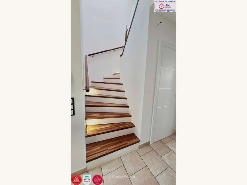 Einfamilienhaus Wien: Stufenaufgang mit Beleuchtung Stufenaufgang mit Beleuchtung