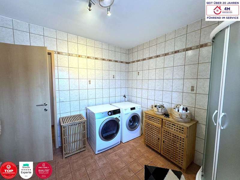 Einfamilienhaus Gattendorf: Badezimmer (2) Badezimmer (2)