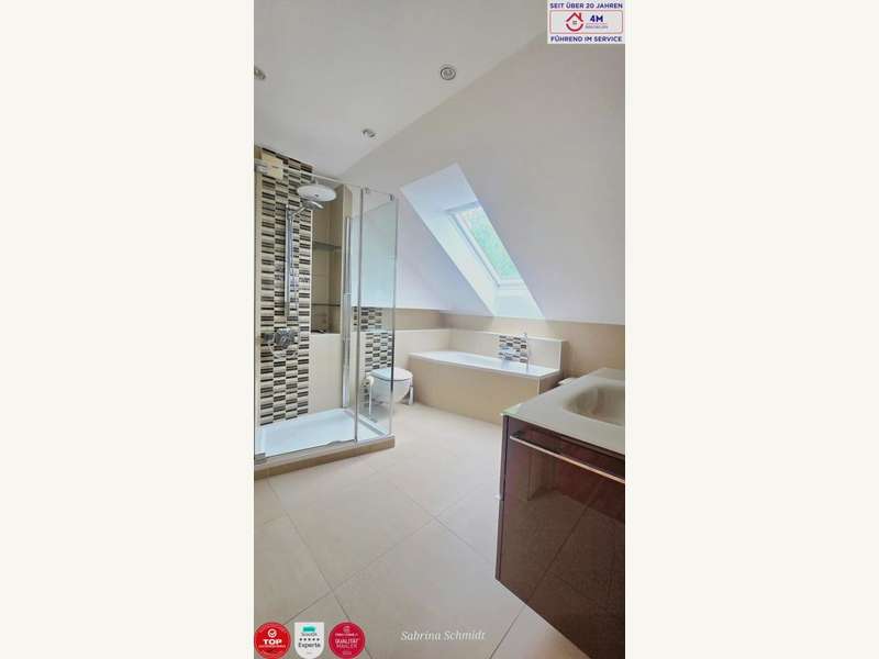 Einfamilienhaus Wien: Großes Badezimmer OG Großes Badezimmer OG