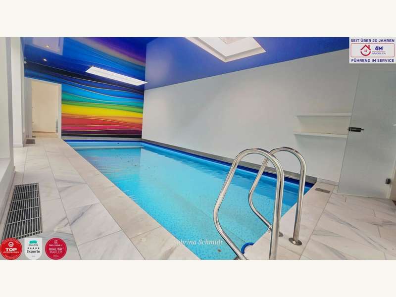Einfamilienhaus Wien: Indoor Pool mit Gegenstromanlage Indoor Pool mit Gegenstromanlage