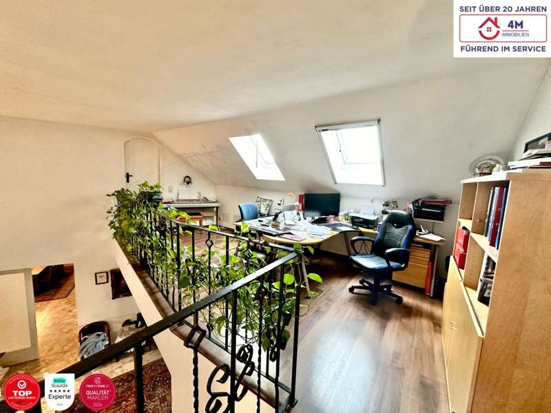 Einfamilienhaus Perchtoldsdorf: Galerie Eingang und Stufenaufgang Galerie Eingang und Stufenaufgang