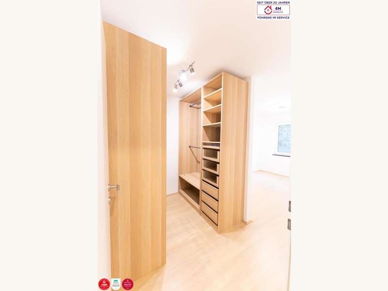 Begehbarer Kleiderschrank