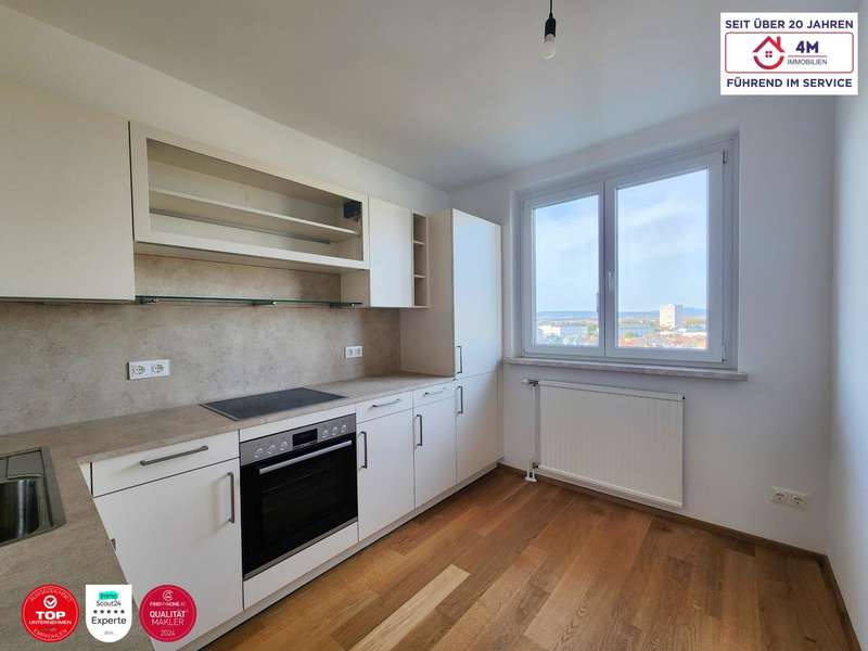 EWE Küche mit Markengeräten