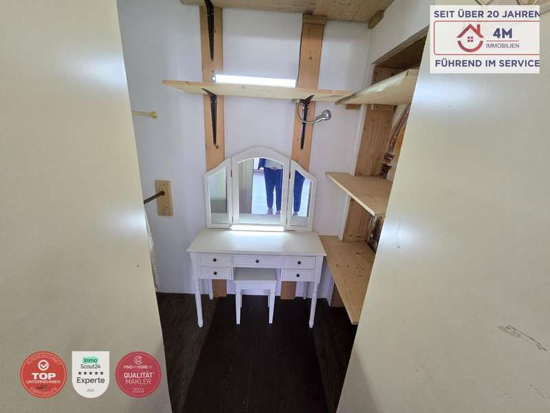 Eigentumswohnung Wien: Beghbare Garderobe in Schlafzimmer Beghbare Garderobe in Schlafzimmer