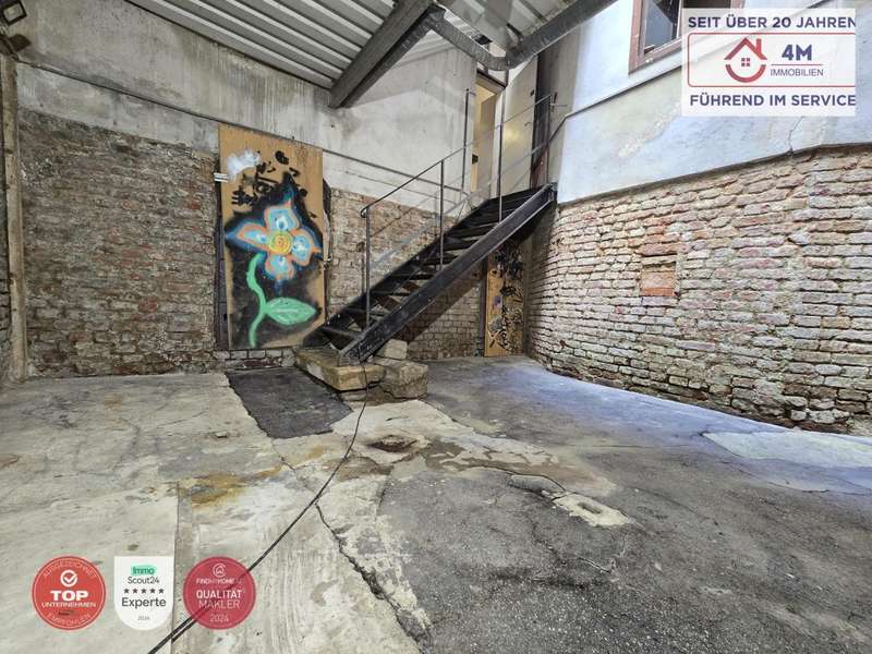Eigentumswohnung Wien: Privater Hof mit Potenzial für Terrasse oder Stadt Privater Hof mit Potenzial für Terrasse oder Stadt