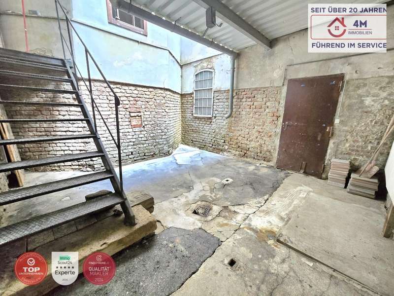 Eigentumswohnung Wien: Privater Hof mit Potenzial für Terrasse oder Stadt Privater Hof mit Potenzial für Terrasse oder Stadt