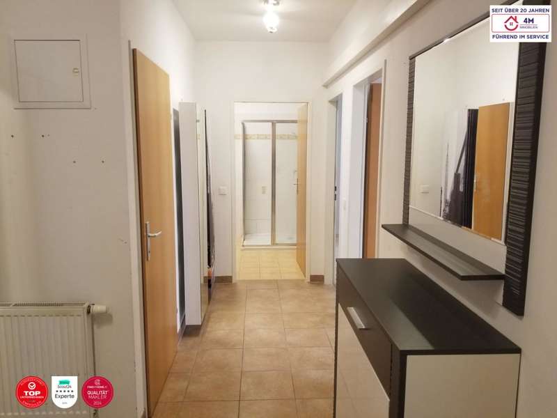 Eigentumswohnung Stockerau: Vorzimmer zum Bad Ansicht Vorzimmer zum Bad Ansicht