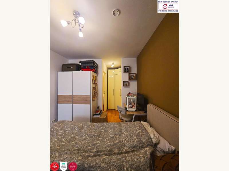 Schlafzimmer mit Ankleidebereich