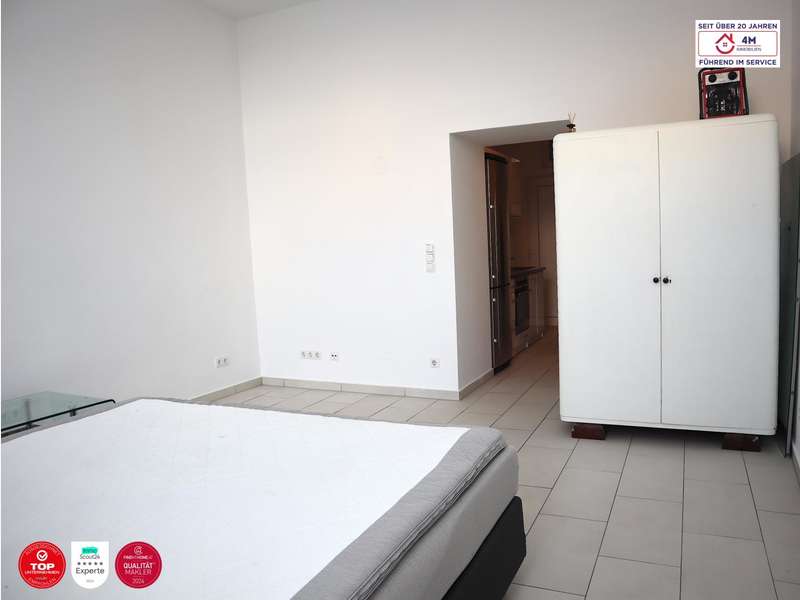 Eigentumswohnung Wien: Blick von der Fensterseite Richtung Eingang Blick von der Fensterseite Richtung Eingang